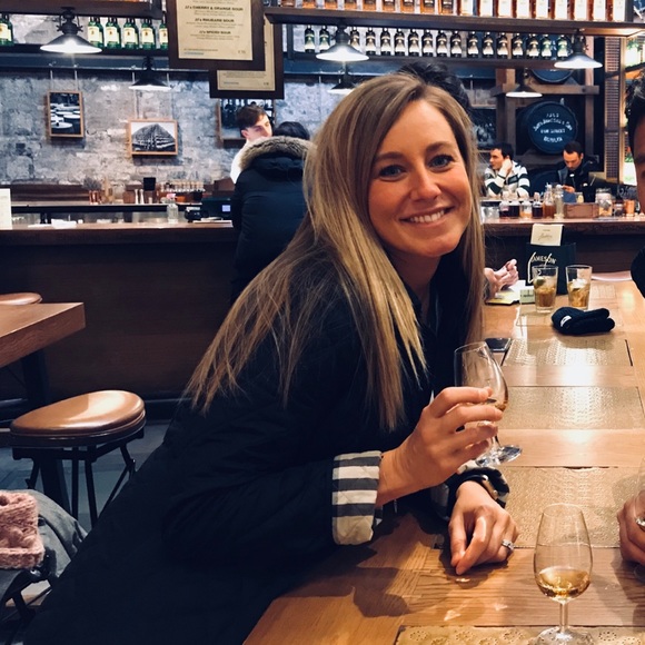 Meet your Posher, Emily - Picture 1 of 2